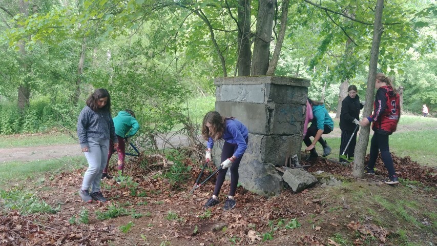 students cleaning trail