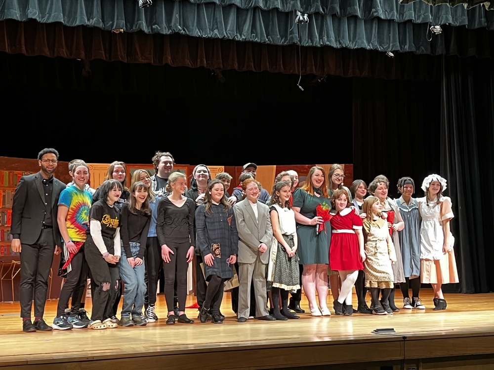 Cast of Annie 